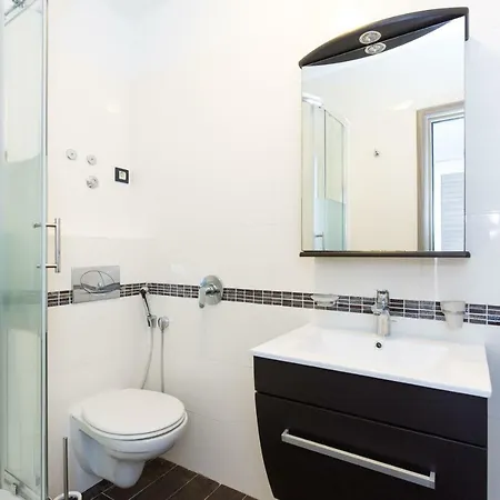 ゲストハウス & Ddd2 4*